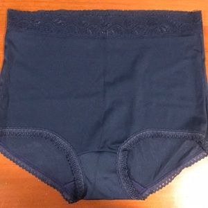 NWOT BRAND NEW Leonisa top control underwear